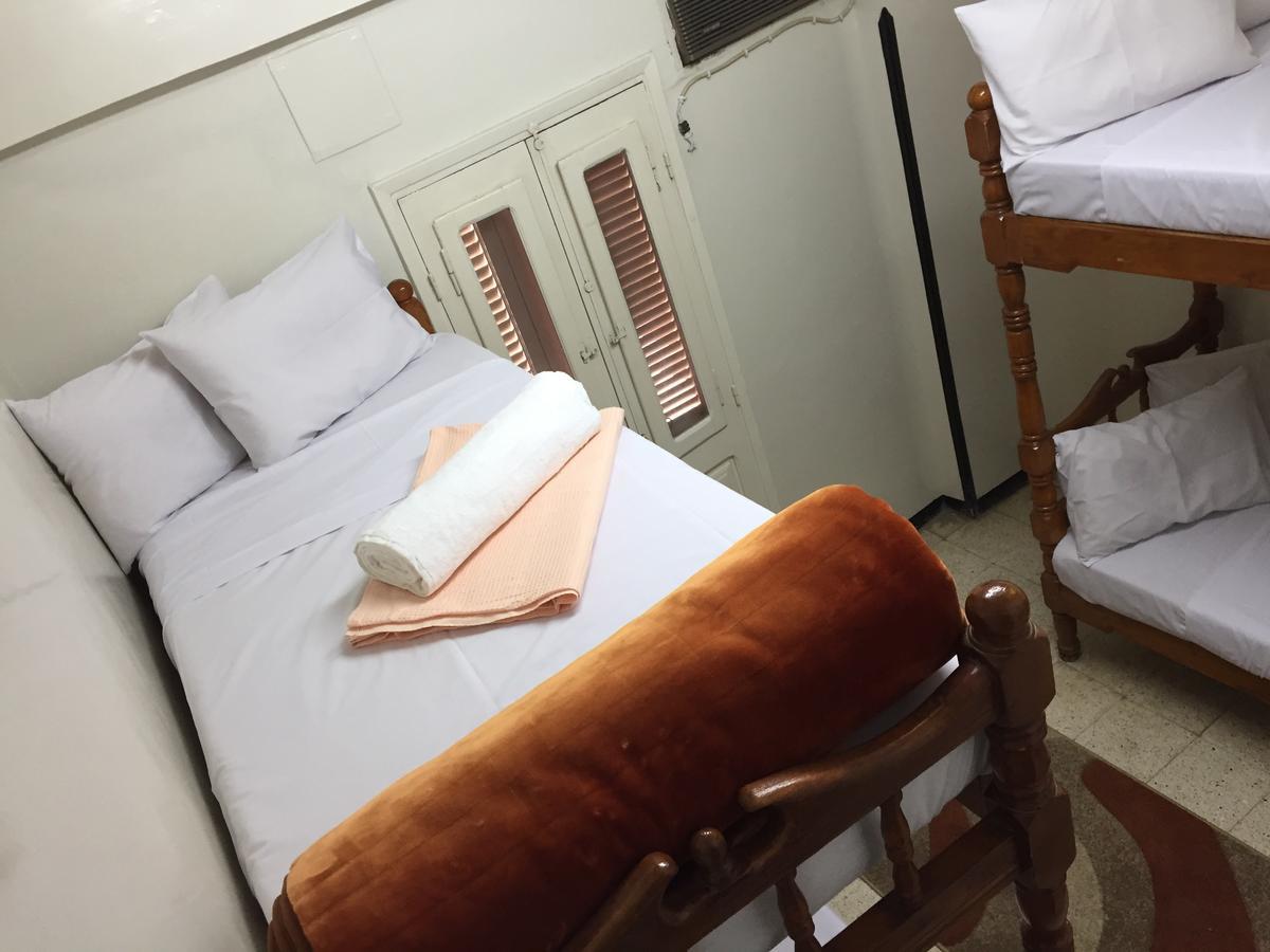 Happy Land Hostel *